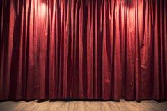 Czerwona teatr zasłona z drewnianą sceny podłoga obraz stock Czerwona teatr zasłona z drewnianą sceny podłoga obraz stock