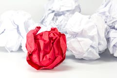 Czerwonego i białego papieru piłek selekcyjna ostrość z płytką głębią fotografia royalty free Czerwonego i białego papieru piłek selekcyjna ostrość z płytką głębią fotografia royalty free