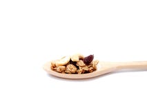 Céréale de granola de foyer sélectif dans la cuillère en bois photographie stock libre de droits Céréale de granola de foyer sélectif dans la cuillère en bois photographie stock libre de droits