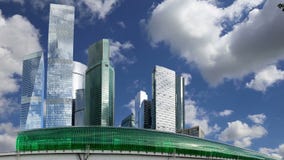 Círculo central de Moscou - poucos anel, CCM, ou MK MZD, e arranha-céus da cidade internacional do centro de negócios, Rússia vídeos de arquivo Círculo central de Moscou - poucos anel, CCM, ou MK MZD, e arranha-céus da cidade internacional do centro de negócios, Rússia vídeos de arquivo