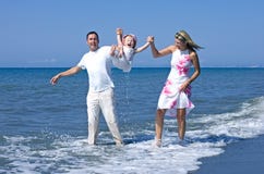 córka plażowa rodzina odgrywa Hiszpanii young Obraz Stock córka plażowa rodzina odgrywa Hiszpanii young Obraz Stock