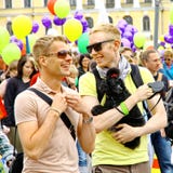 Résultat de recherche d'images pour "homosexuels helsinki"