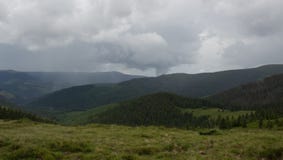 Da Petros e da Hoverla per schioccare Ivan sulla cresta montenegrina fotografia stock libera da diritti Da Petros e da Hoverla per schioccare Ivan sulla cresta montenegrina fotografia stock libera da diritti