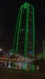 Dallas Skyline alla notte nell'inverno fotografie stock libere da diritti Dallas Skyline alla notte nell'inverno fotografie stock libere da diritti