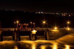 Dam See bis zum Nacht lizenzfreies stockbild Dam See bis zum Nacht lizenzfreies stockbild