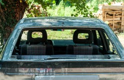 Shattered and broken rear windscreen glass on the damaged car parked in the hood stock images Shattered and broken rear windscreen glass on the damaged car parked in the hood stock images