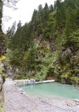 Damm an einem Nebenfluss stockfotografie Damm an einem Nebenfluss stockfotografie