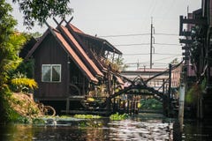 damnoen flottörhus marknadssaduak thailand royaltyfri foto damnoen flottörhus marknadssaduak thailand royaltyfri foto