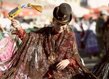 Dancing della donna di Aymara al festival del Rosario di Virgen in Chucuito, Puno, Perù fotografia stock libera da diritti Dancing della donna di Aymara al festival del Rosario di Virgen in Chucuito, Puno, Perù fotografia stock libera da diritti