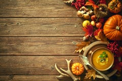 Danksagungsherbsthintergrund mit Kürbissuppe lizenzfreie stockfotos Danksagungsherbsthintergrund mit Kürbissuppe lizenzfreie stockfotos
