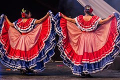 Dansare för ung kvinna från Costa Rica i traditionell dräkt Arkivbild Dansare för ung kvinna från Costa Rica i traditionell dräkt Arkivbild