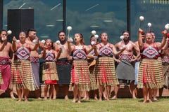 Danse de POI par les femmes maories, Nouvelle-Zélande photos libres de droits Danse de POI par les femmes maories, Nouvelle-Zélande photos libres de droits