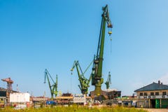 DANZIG, POLOGNE - AOÛT 2018 : Chantier naval de Danzig par le fleuve Vistule, le lieu de naissance de la solidarité de poli une v images stock DANZIG, POLOGNE - AOÛT 2018 : Chantier naval de Danzig par le fleuve Vistule, le lieu de naissance de la solidarité de poli une v images stock