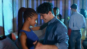 Dança romântica dos pares no assoalho video estoque Dança romântica dos pares no assoalho video estoque