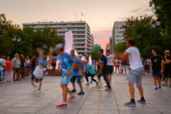 Dançarinos no quadrado do Syntagma imagens de stock Dançarinos no quadrado do Syntagma imagens de stock
