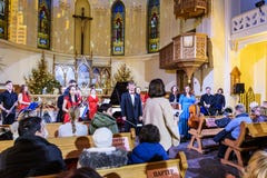 Das “Antonio-orchestra†Kammerorchester in der Kathedrale von Heiligen Peter und Paul nach dem Konzert der klassischen Musik stockbild Das “Antonio-orchestra†Kammerorchester in der Kathedrale von Heiligen Peter und Paul nach dem Konzert der klassischen Musik stockbild