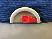 Das Behälterschließfach auf dem Handelsflugzeug stockbilder Das Behälterschließfach auf dem Handelsflugzeug stockbilder