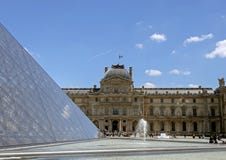 Das Louvre oder das Louvre-Museum, gr??tes Kunstmuseum der Welt und historisches Monument in Paris, Frankreich stockfoto Das Louvre oder das Louvre-Museum, gr??tes Kunstmuseum der Welt und historisches Monument in Paris, Frankreich stockfoto