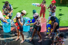 Das Songkran-Festival in Silom, Bangkok Feiern Sie thail?ndisches traditionelles neues Jahr stockbild Das Songkran-Festival in Silom, Bangkok Feiern Sie thail?ndisches traditionelles neues Jahr stockbild