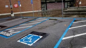 Das Straßen-Parken für die Behinderter lizenzfreies stockfoto Das Straßen-Parken für die Behinderter lizenzfreies stockfoto