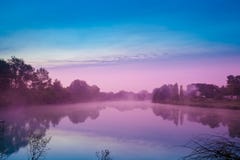 Dawn over het meer Royalty-vrije Stock Foto Dawn over het meer Royalty-vrije Stock Foto