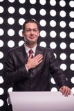 De aantrekkelijke presentator van stertv royalty-vrije stock afbeeldingen De aantrekkelijke presentator van stertv royalty-vrije stock afbeeldingen