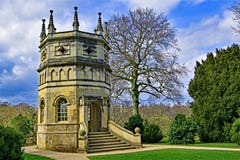 De Achthoekige Toren en St Mary Kerk, bij Fonteinenabdij, in North Yorkshire, in recent Maart 2019 royalty-vrije stock fotografie De Achthoekige Toren en St Mary Kerk, bij Fonteinenabdij, in North Yorkshire, in recent Maart 2019 royalty-vrije stock fotografie