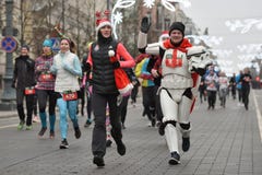 De agenten op traditionele Vilnius-Kerstmis rennen royalty-vrije stock foto De agenten op traditionele Vilnius-Kerstmis rennen royalty-vrije stock foto