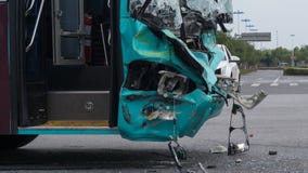 16 de agosto de 2018 Ciudad de Suzhou, China Accidente de carretera Autobús del pasajero crasshed imagen de archivo 16 de agosto de 2018 Ciudad de Suzhou, China Accidente de carretera Autobús del pasajero crasshed imagen de archivo