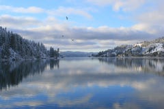 De Baai van de schoonheid op Coeur d'Alene Meer, Idaho royalty-vrije stock afbeeldingen De Baai van de schoonheid op Coeur d'Alene Meer, Idaho royalty-vrije stock afbeeldingen