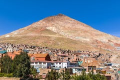 De berg van Huaynapotosi in Bolivië stock afbeeldingen De berg van Huaynapotosi in Bolivië stock afbeeldingen