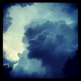 De bewolkte tijd van de dagzomer stock afbeeldingen De bewolkte tijd van de dagzomer stock afbeeldingen