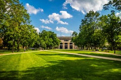 De binnengronden van het park en de tuin in Notre Dame, Illinois stock afbeeldingen De binnengronden van het park en de tuin in Notre Dame, Illinois stock afbeeldingen