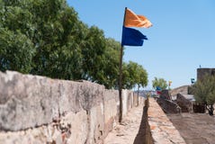 De borstweringen van het castro marim kasteel stock foto's De borstweringen van het castro marim kasteel stock foto's