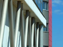 De bouw van pylonen tegen een hemel royalty-vrije stock afbeelding De bouw van pylonen tegen een hemel royalty-vrije stock afbeelding