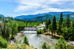 De Brug van de staalbundel ove Nicola River tussen Merritt en Spences-Brug in Brits Colombia stock afbeeldingen De Brug van de staalbundel ove Nicola River tussen Merritt en Spences-Brug in Brits Colombia stock afbeeldingen