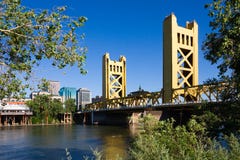 De Brug van de toren in Sacramento stock foto De Brug van de toren in Sacramento stock foto