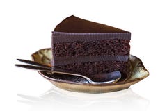 De Cake van de de Lagenroom van chocoladebrownies op wit met het knippen van weg royalty-vrije stock afbeelding De Cake van de de Lagenroom van chocoladebrownies op wit met het knippen van weg royalty-vrije stock afbeelding