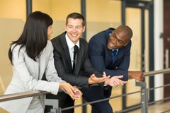 De collega's van het zakenmangesprek royalty-vrije stock afbeeldingen De collega's van het zakenmangesprek royalty-vrije stock afbeeldingen