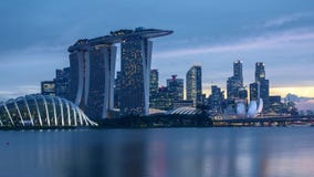 De dag van de tijdtijdspanne aan nachtzonsondergang in Singapore stock videobeelden De dag van de tijdtijdspanne aan nachtzonsondergang in Singapore stock videobeelden