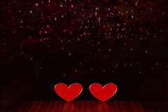 De dagachtergrond van Valentine ` s Twee rode harten op de vloer stock afbeeldingen De dagachtergrond van Valentine ` s Twee rode harten op de vloer stock afbeeldingen