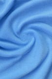 De deken van bont blauwe vachtstof Een achtergrond van het lichtblauwe zachte materiaal van de pluchevacht met heel wat hulpvouwe stock foto's De deken van bont blauwe vachtstof Een achtergrond van het lichtblauwe zachte materiaal van de pluchevacht met heel wat hulpvouwe stock foto's