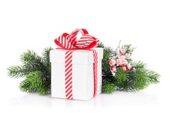 De doos van de Kerstmisgift en sparrentak royalty-vrije stock afbeeldingen De doos van de Kerstmisgift en sparrentak royalty-vrije stock afbeeldingen