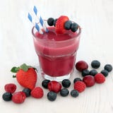 De Drank van vers Fruitsmoothie royalty-vrije stock afbeeldingen De Drank van vers Fruitsmoothie royalty-vrije stock afbeeldingen