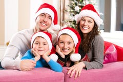 De Familie van Kerstmis met Jonge geitjes royalty-vrije stock afbeelding De Familie van Kerstmis met Jonge geitjes royalty-vrije stock afbeelding