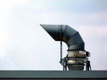 De ganshals vormde mechanische openingspijp op dakbovenkant stock afbeelding De ganshals vormde mechanische openingspijp op dakbovenkant stock afbeelding