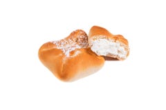 De gebakken pastei vulde met kaas, plak, witte achtergrond, isoleert, close-up, bakkerij royalty-vrije stock foto De gebakken pastei vulde met kaas, plak, witte achtergrond, isoleert, close-up, bakkerij royalty-vrije stock foto