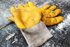 De gele Arbeiders Glove stock foto De gele Arbeiders Glove stock foto