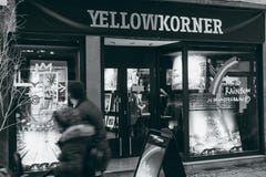 De gele fotografische opslag van Korner in Frankrijk, Straatsburg royalty-vrije stock fotografie De gele fotografische opslag van Korner in Frankrijk, Straatsburg royalty-vrije stock fotografie