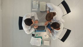 De Gezondheidszorg van artsenmeeting teamwork diagnosis stock footage De Gezondheidszorg van artsenmeeting teamwork diagnosis stock footage